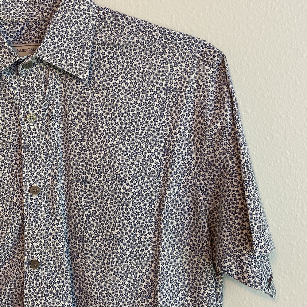 Men’s white and blue tiny floral short sleeve button down